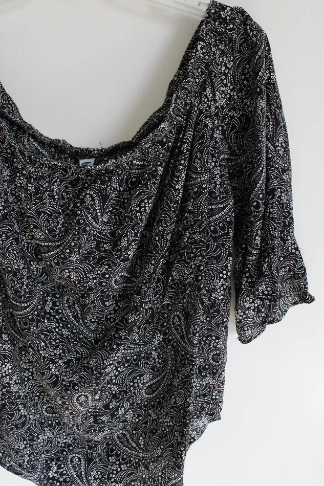 Old Navy Rings NEW Old Navy Black Paisley OffTheShoulder Top L