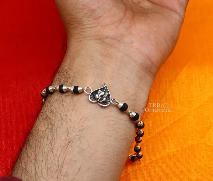 Bracelets TRIBAL ORNAMENTS 925 sterling silver handmade lord Ganesha on Paanbetel leaf design Rakhi bracelet with amazing Rudraksha Tulsi beaded bracelet rk182 Bracelets TRIBAL ORNAMENTS 925 sterling silver handmade lord Ganesha on Paanbetel leaf design Rakhi bracelet with amazing Rudraksha Tulsi beaded bracelet rk182