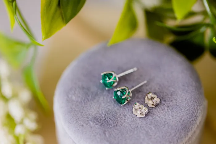 Earrings Green Gorgeous Gift Set 1 Pair of Earrings 2 Earring Jackets FIRE BRILLIANCE