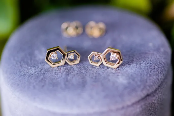 FIRE BRILLIANCE Bee Mine Gift Set 2 Rings 1 Pair of Earrings Earrings
