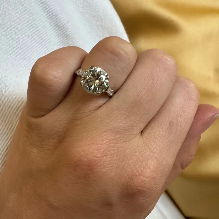 Croghans Estate 318ct Round Brilliant 22ct Baguette Side Diamond Platinum Ring Rings