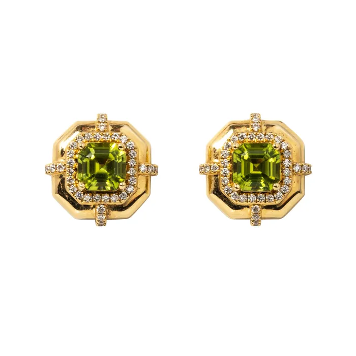 Earrings Goshwara Goshwara Asscher Cut Peridot Diamond 18K Yellow Gold Stud Earrings Earrings Goshwara Goshwara Asscher Cut Peridot Diamond 18K Yellow Gold Stud Earrings