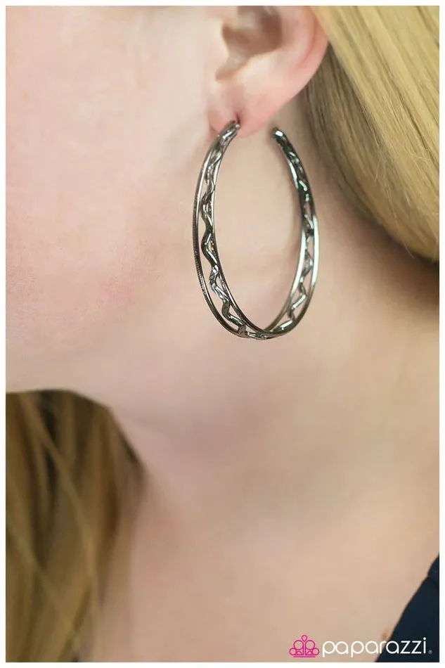 Earrings Paparazzi Jewelry Paparazzi Earring Chasing Daylight Black