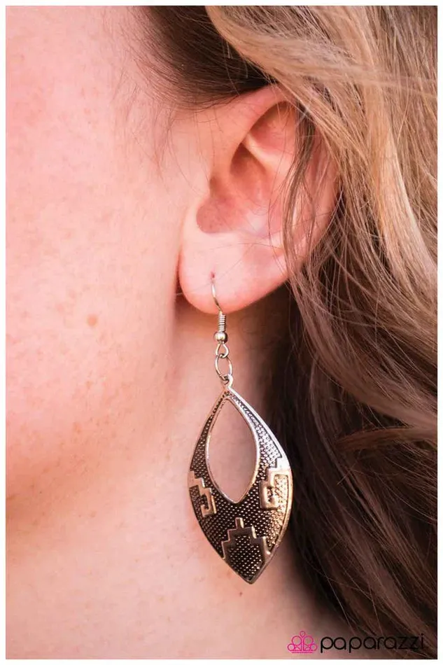 Earrings Paparazzi Jewelry Paparazzi Earring On the Mesa Silver