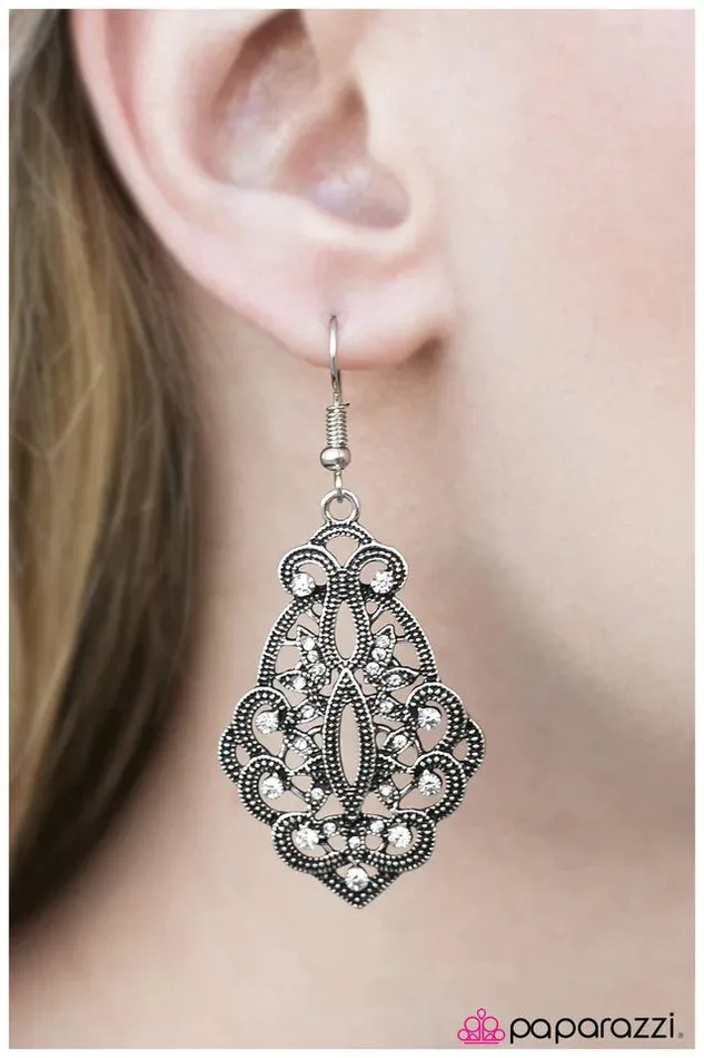 Earrings Paparazzi Jewelry Paparazzi Earring Out With a Bang White