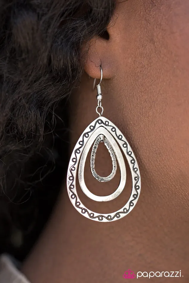 Earrings Paparazzi Jewelry Paparazzi Earring The Drylands Silver