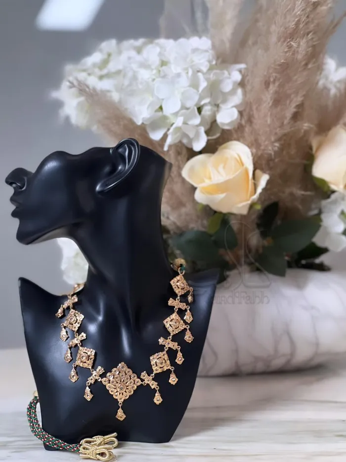 Necklaces Classy Fabb Square rose necklace