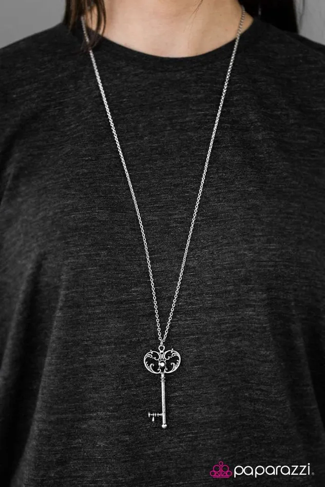 Necklaces Paparazzi Jewelry Paparazzi Necklace Key Signature Silver