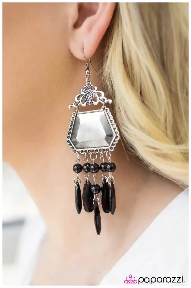 Paparazzi Earring The Royal Treatment Black Paparazzi Jewelry Earrings