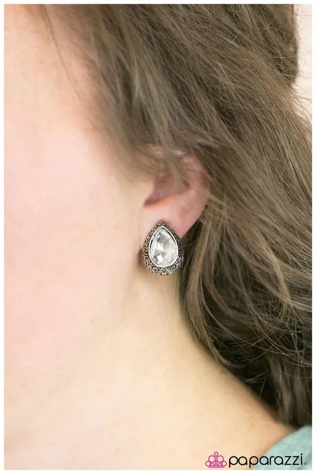 Paparazzi Jewelry Earrings Paparazzi Earring Cry Baby White