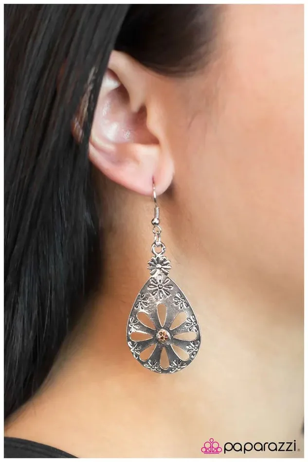 Paparazzi Jewelry Earrings Paparazzi Earring Daisy Chain Brown
