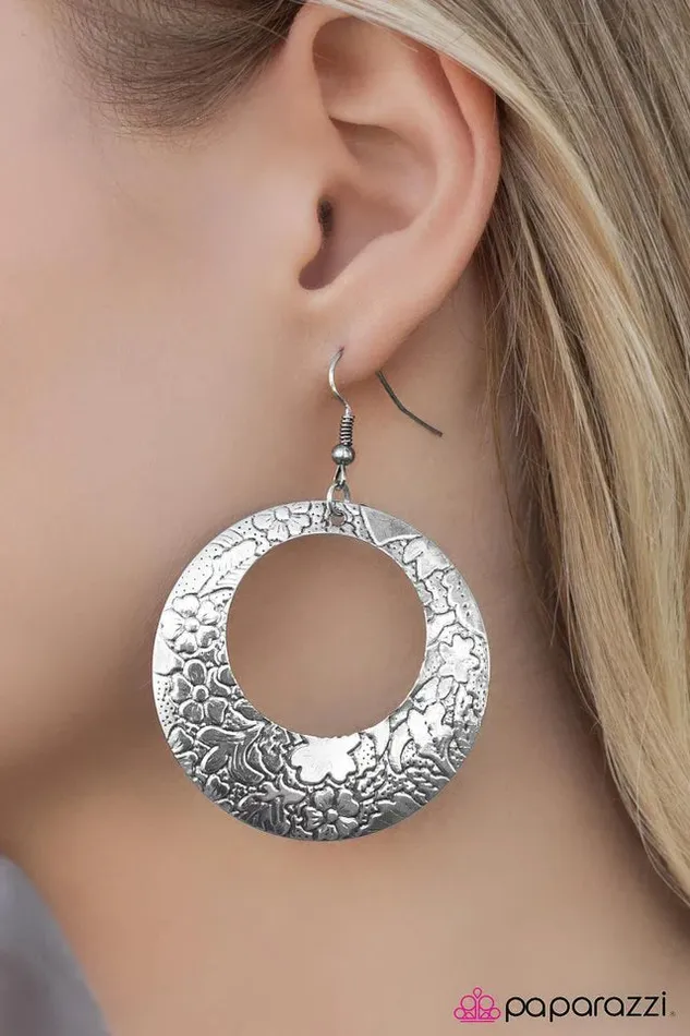 Paparazzi Jewelry Earrings Paparazzi Earring Enchanted Island Silver
