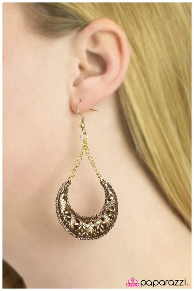 Paparazzi Jewelry Earrings Paparazzi Earring Over the Moon Brown