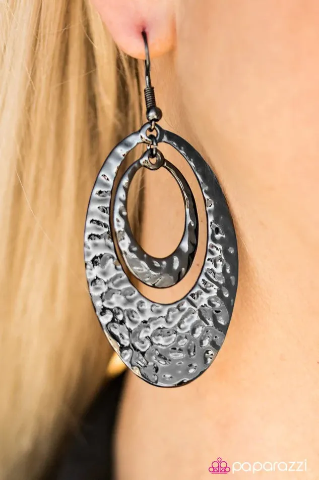 Paparazzi Jewelry Earrings Paparazzi Earring Rippling Reflections Black
