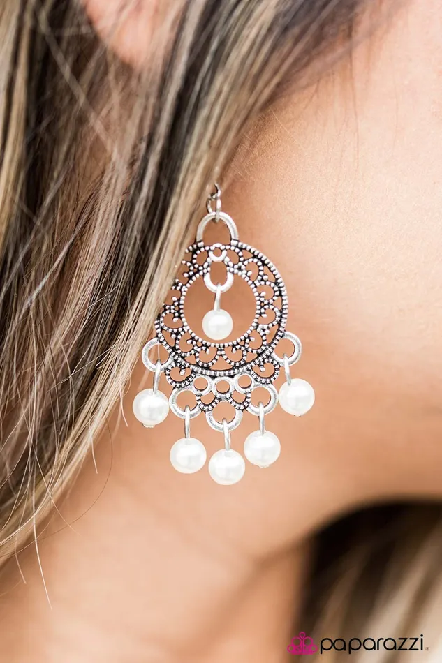 Paparazzi Jewelry Earrings Paparazzi Earring Seafront Property White