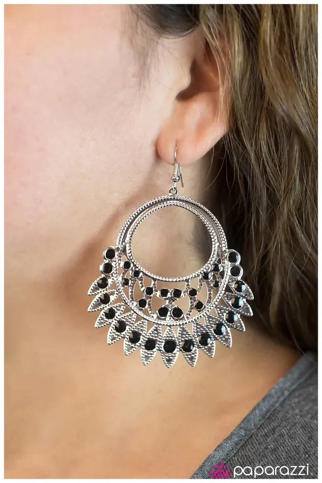 Paparazzi Jewelry Earrings Paparazzi Earring Take Notice Black