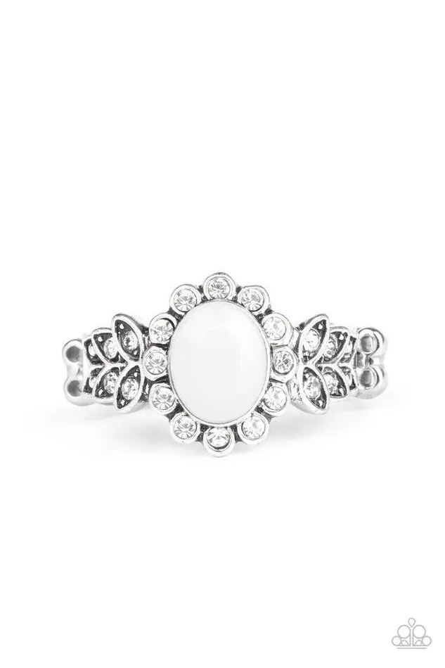 Paparazzi Jewelry Paparazzi Ring Glitter Garden White Rings