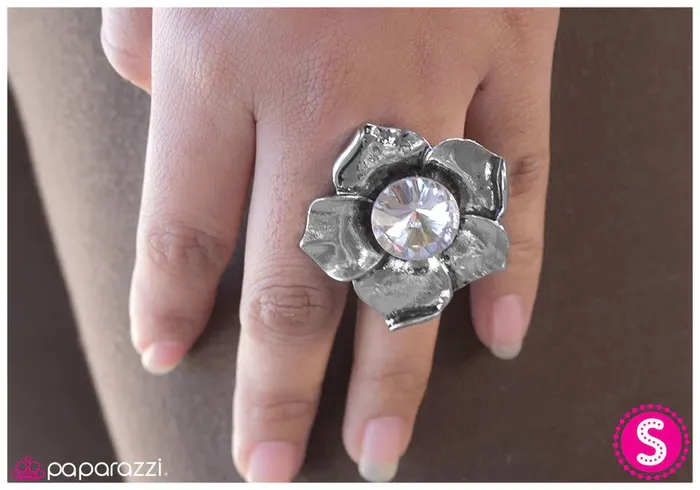Paparazzi Ring Drama Queen White Paparazzi Jewelry Rings